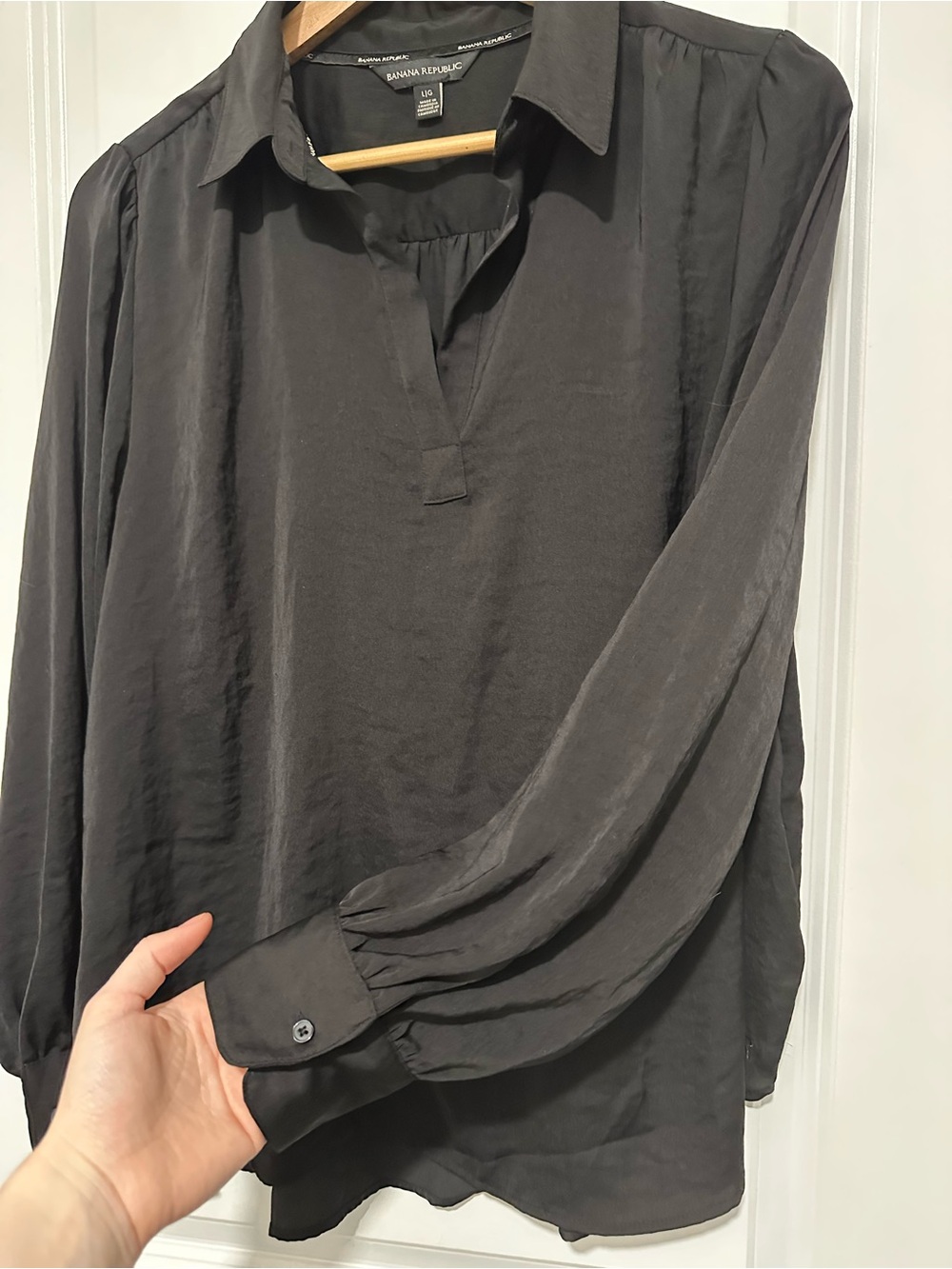 Banana Republic  | Women’s size L  Long Sleeve, Flowy Collared Shirt - Picture 17 of 17